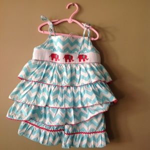 Elephant Smocked short Set size 5T